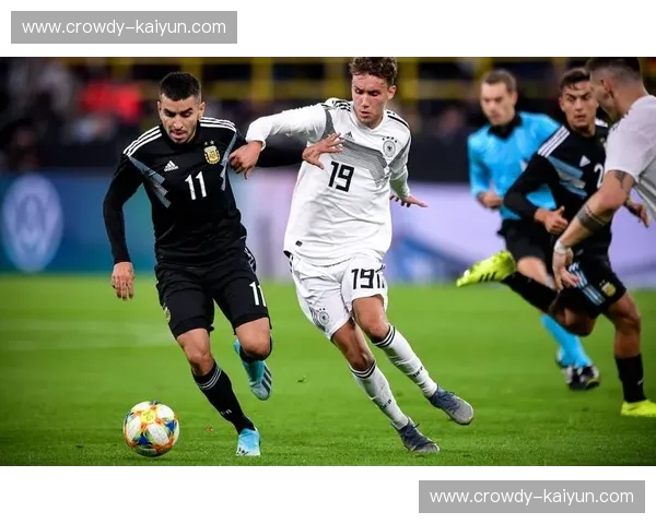 德意志战车的冰冷逻辑与圣马力诺的业余浪漫：一场关乎足球真谛的终极碰撞